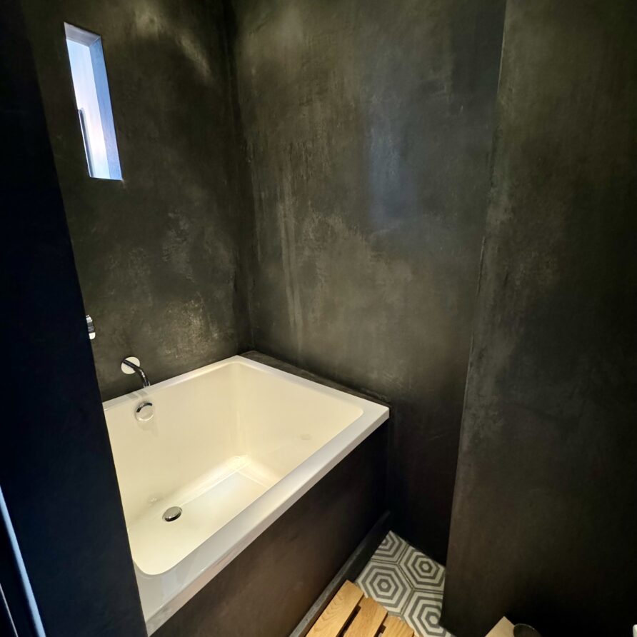 Canal Room bathroom