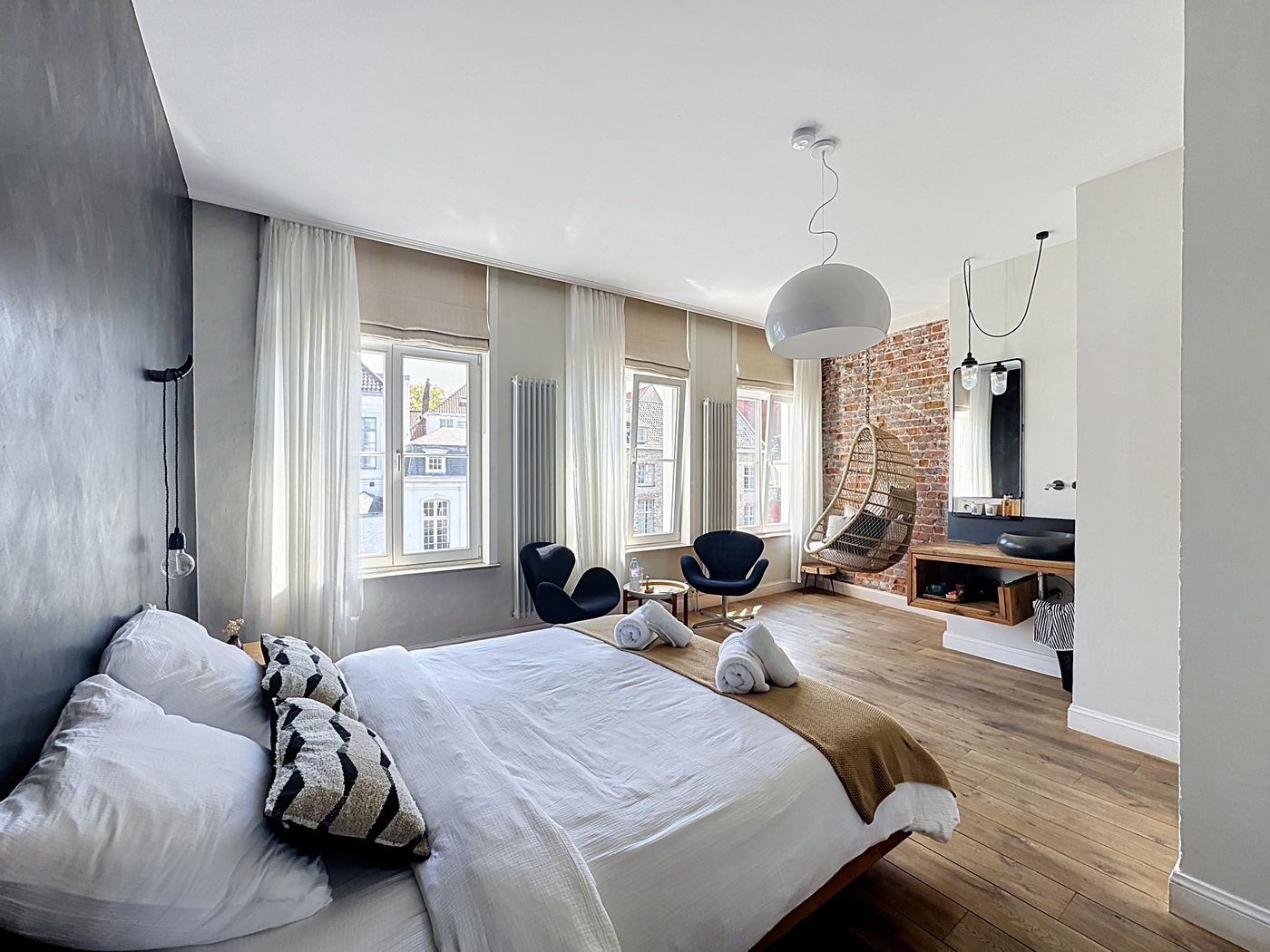 Canal Room — seating area and washbasin