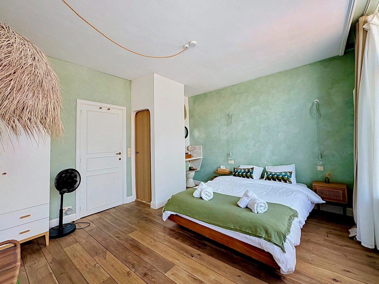 Terrace Room — looking toward the wardrobe